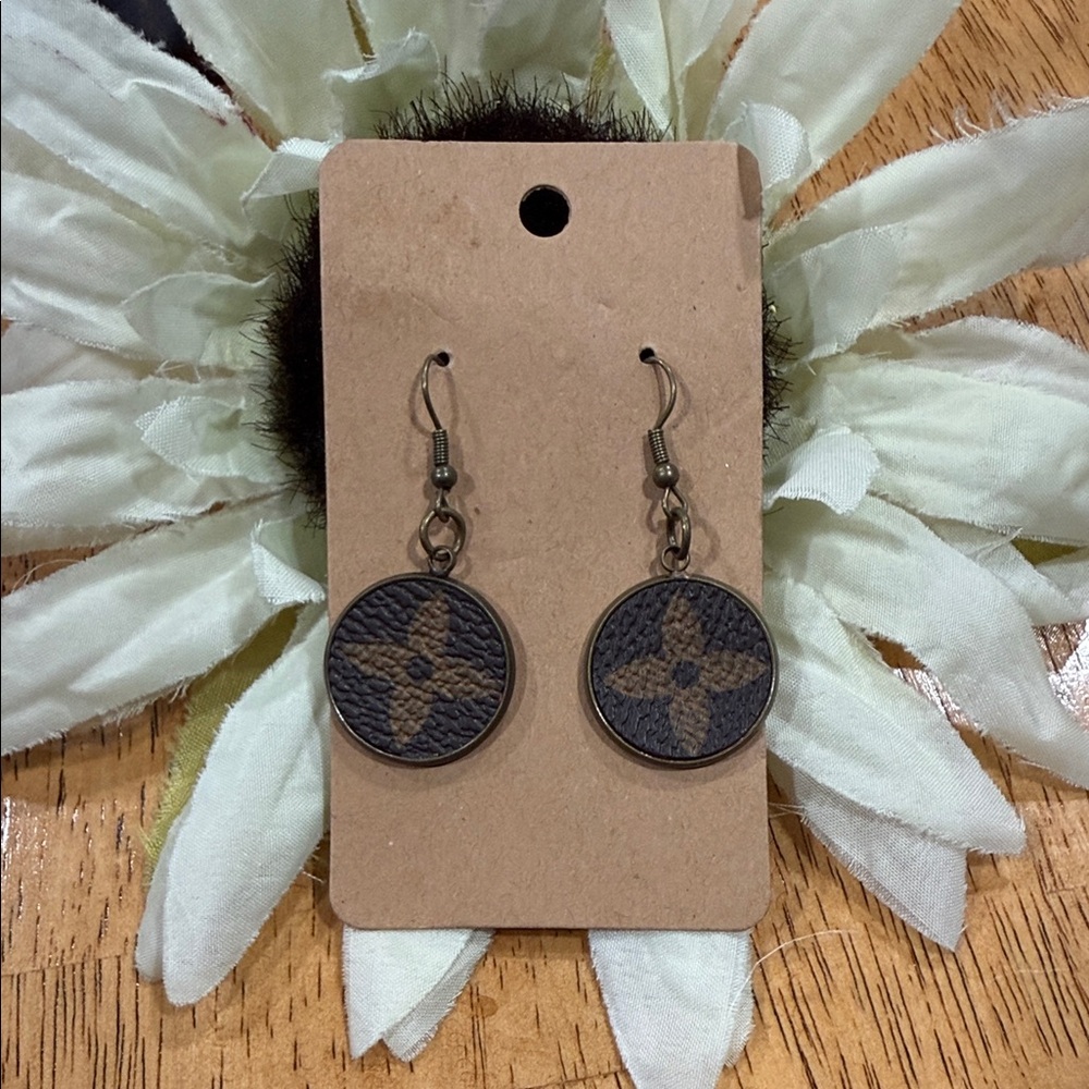 BKE Textured Black and Brown Earrings